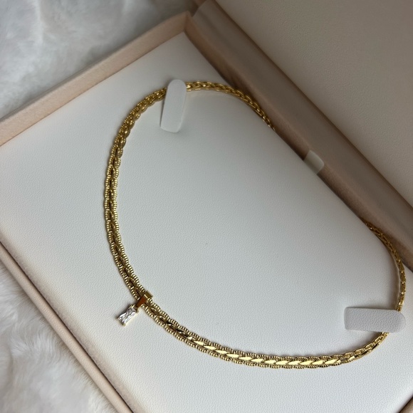 18k Gold Plated Necklace - Picture 2 of 3